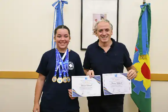 La bicampeona nacional de Tiro, Morena Unkrodt, fue recibida por el intendente Javier Gastón