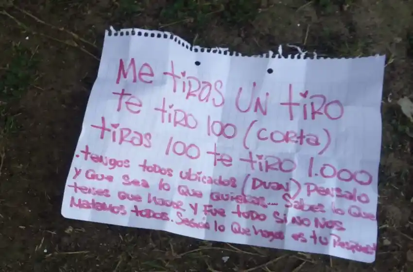 «Me tirás un tiro, te tiro 100»: feroz ataque a balazos con mensaje mafioso a un edificio en zona noroeste