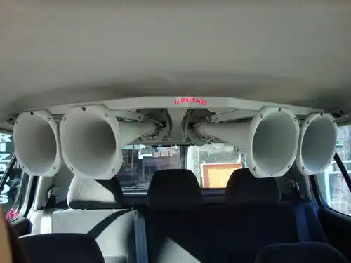 El volumen de la música de los autos llega a ser insoportable 