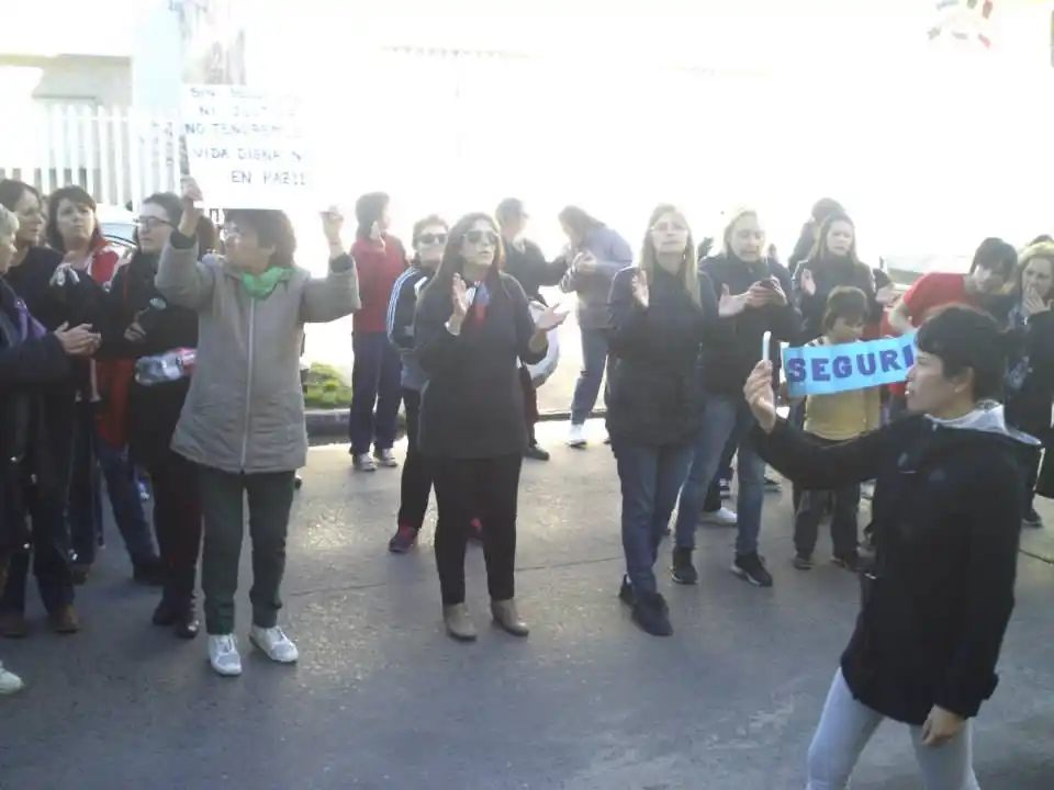 Quilmes: Vecinos marcharon contra la inseguridad