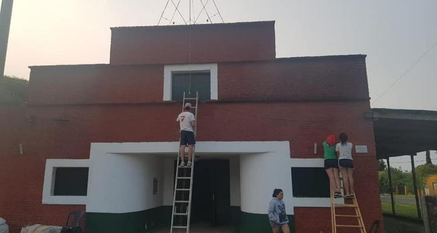 Scouts: Jóvenes de Devoto llenaron de colores al club de Doyle