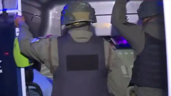 Aníbal Fernández lanzó la Gendarmería a los colectivos e implementó un cuestionado método de Patricia Bullrich