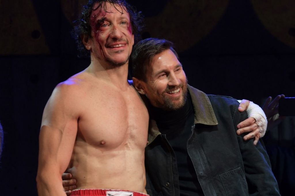 Lionel Messi junto a Nico Vázquez