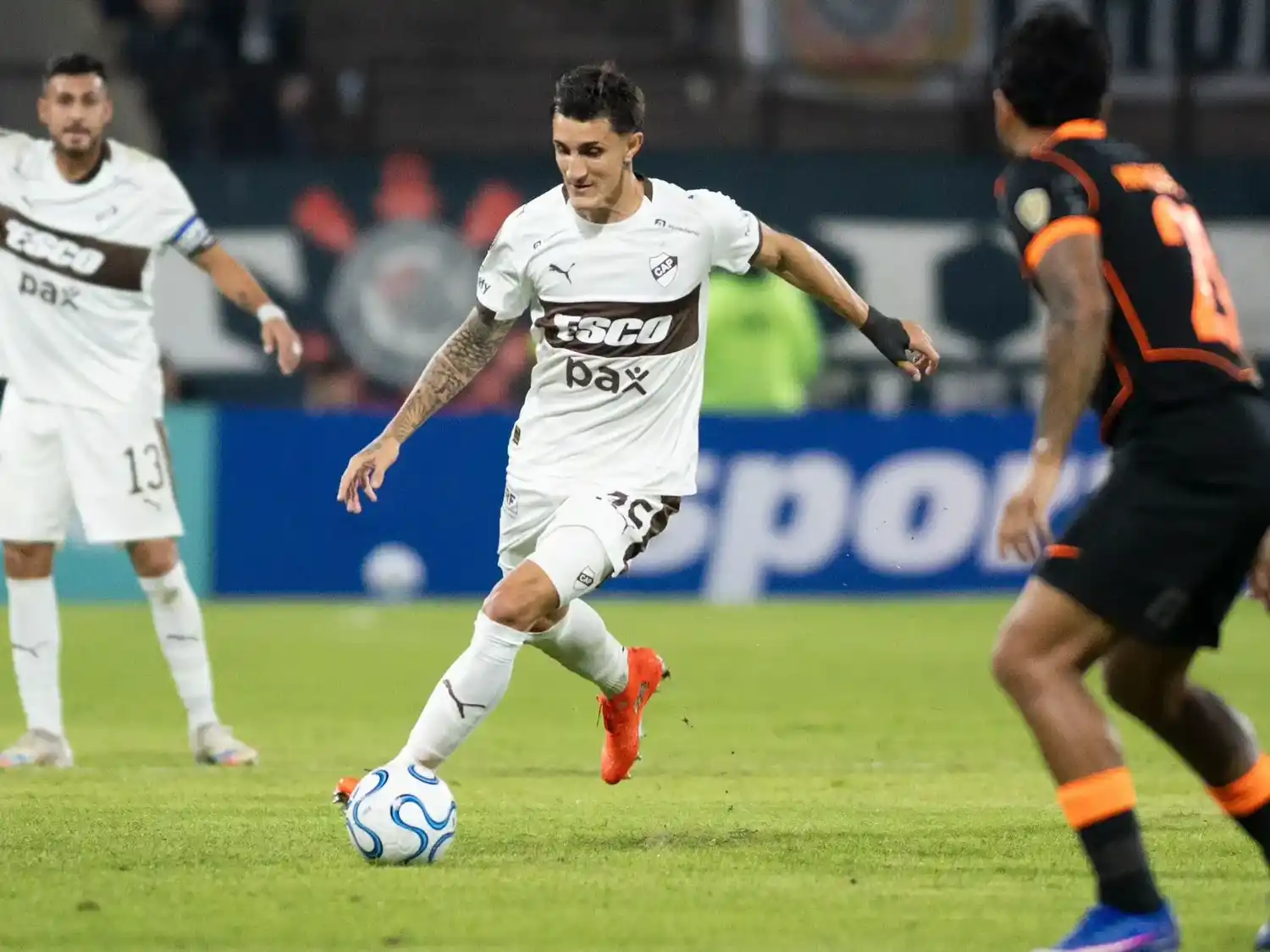 Platense debutó en la Copa con una derrota ante Corinthians