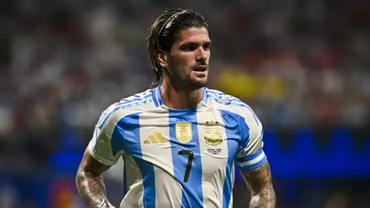 Rodrigo De Paul con look renovado.