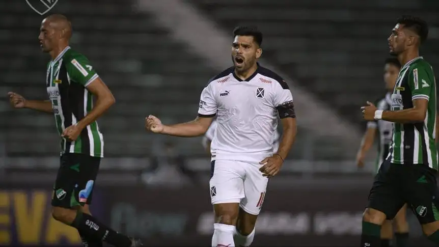 Independiente superó con esfuerzo a Villa Mitre
