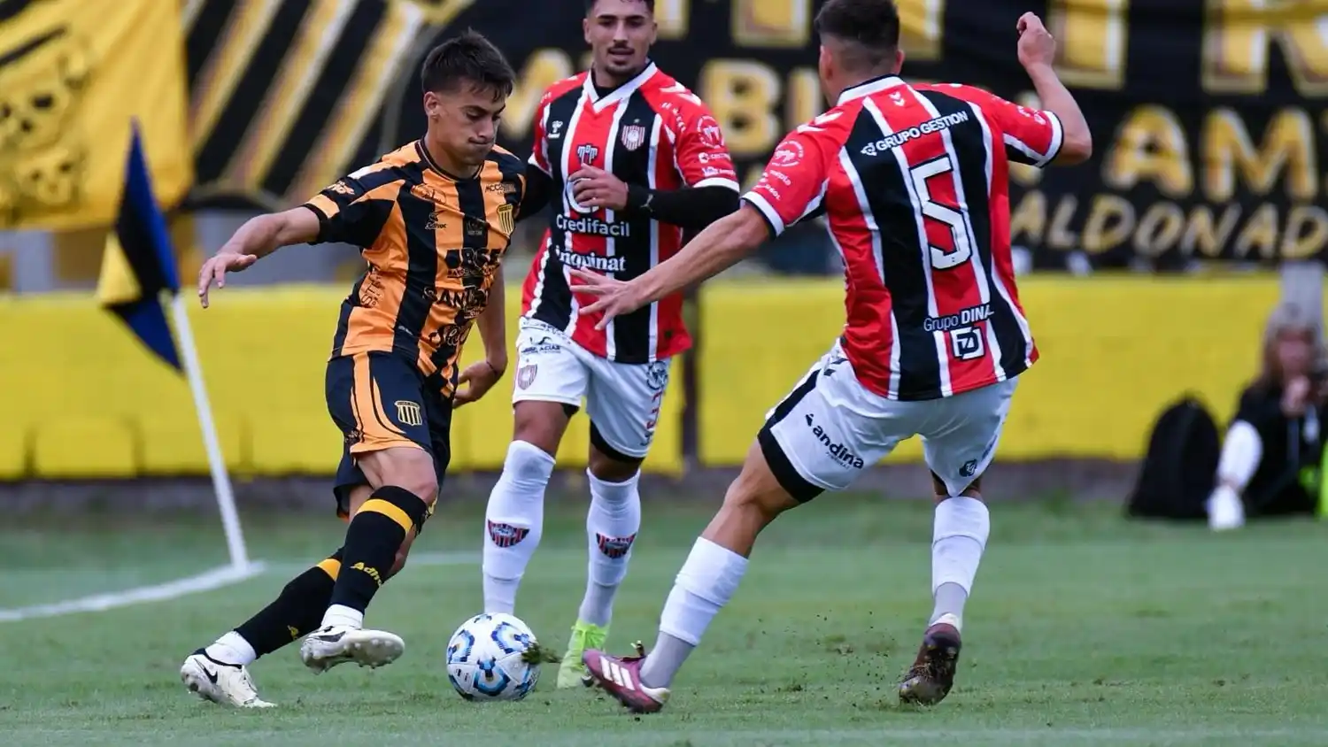Matías Kabalín, uno de los tandilenses en Primera Nacional.