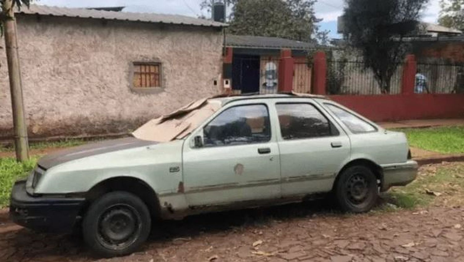 Matrimonio mayor fue desalojado por su hijo cuando salieron a hacer las compras