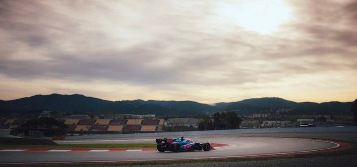 Colapinto girando en Barcelona con el nuevo Alpine.Foto:EFE