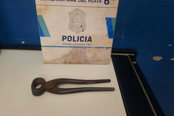 Detienen a un joven tras golpear a dos hombres con una tenaza