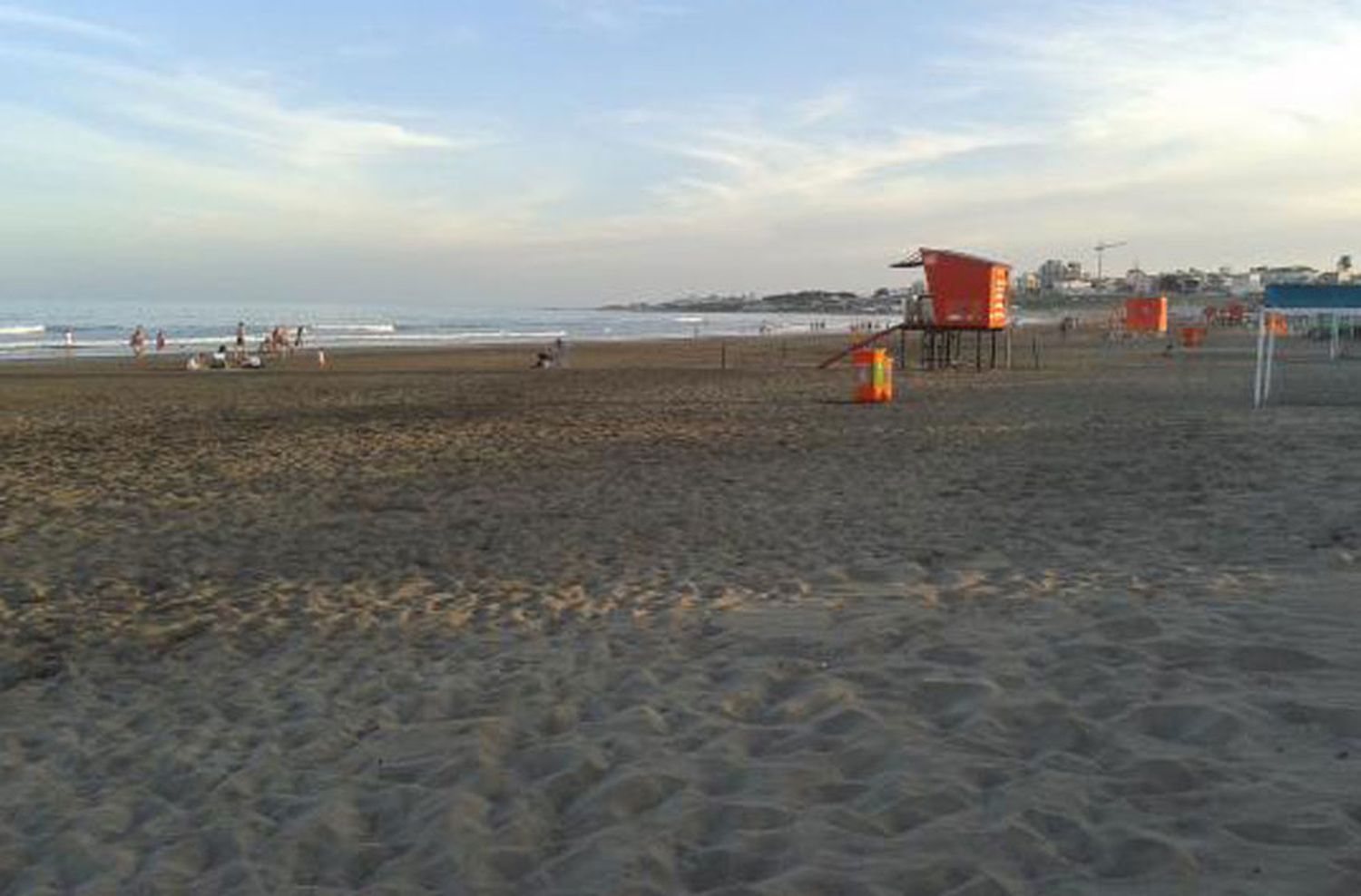 Un hombre murió frente al Unzué cuando salía del mar