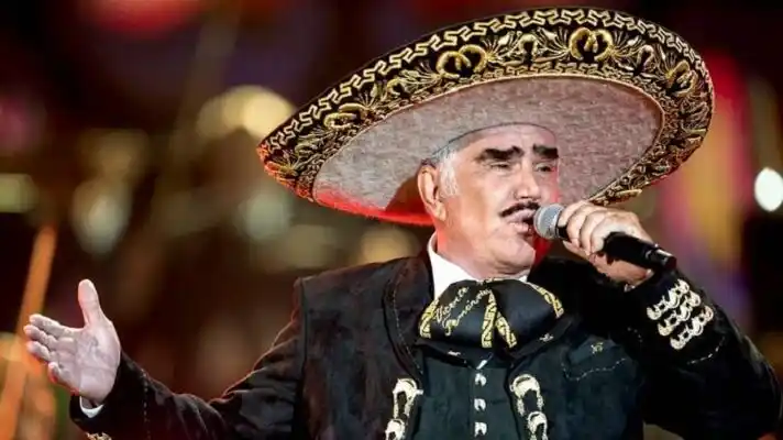 ¡ES UN ASCO QUE ENGAÑEN! Hijo de Vicente Fernández desmiente muerte cerebral del cantante