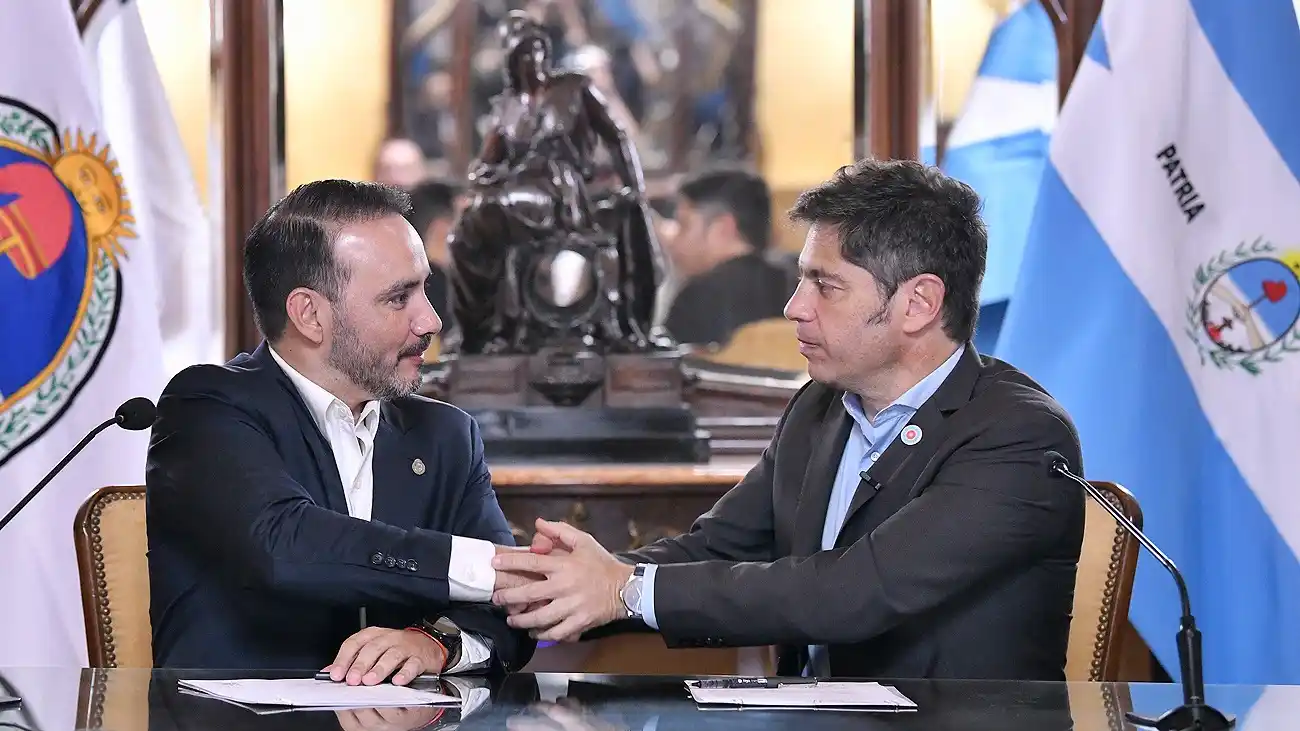 Kicillof y Valdés, en el Salón Dorado de la Casa de Gobierno correntina.