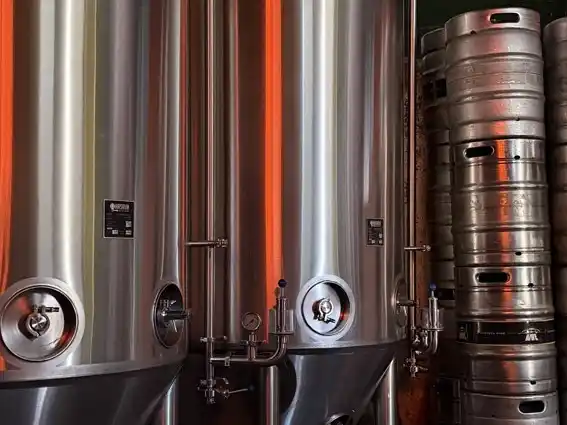 Parte del equipamiento adquirido por la cervecería artesanal con el aporte del Centro Regional. Foto: Gentileza
