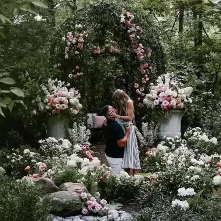 Momento que Travis le pide casamiento a Taylor.