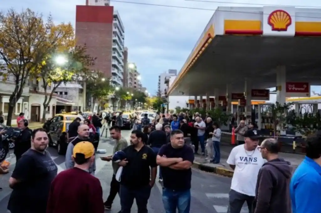 Rosario: fuerte reclamo de justicia en estaciones de servicios y manifestación de taxistas