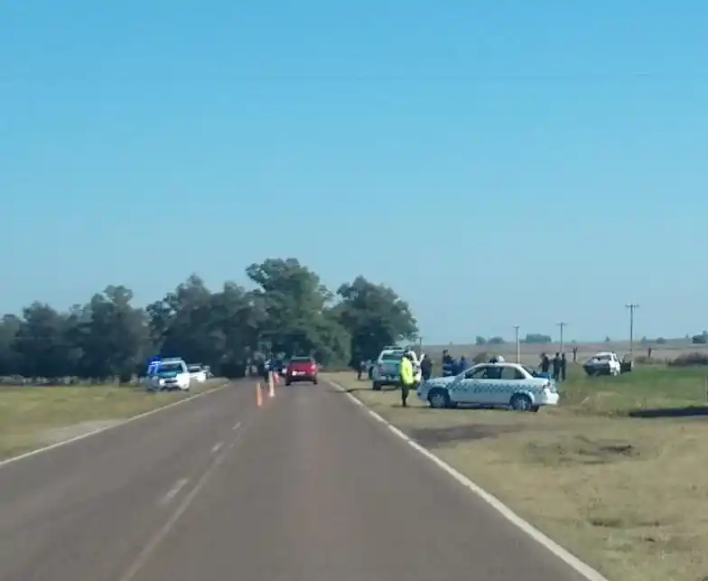 Patrullero y auto chocan en Ruta 131