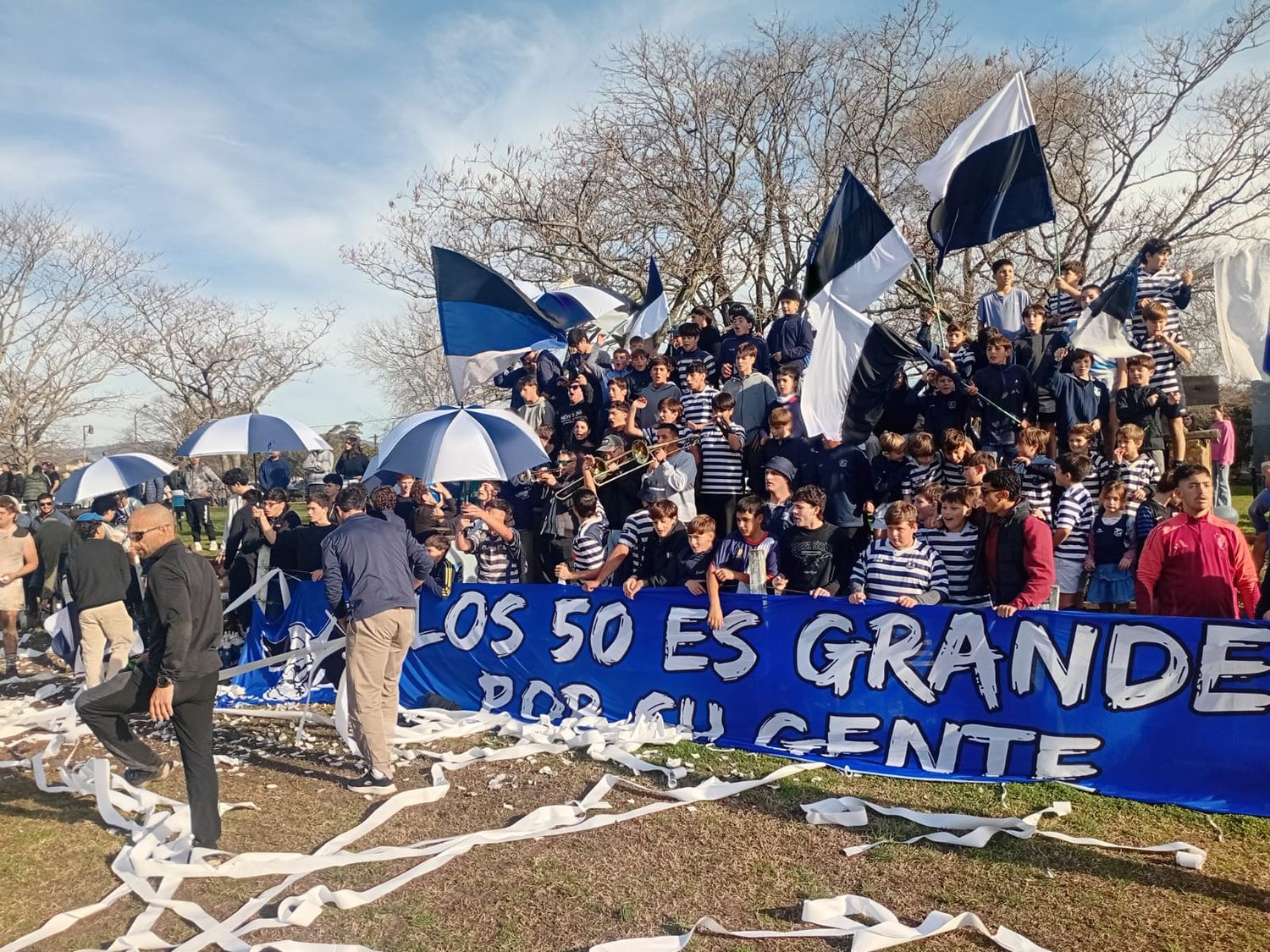 los 50 hinchas