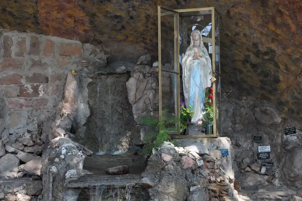 Zárate: El Municipio trabajó en la gruta de la Virgen de Lourdes y colocó cámara de seguridad