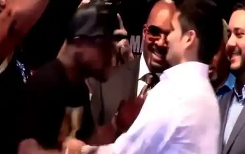 El Chino Maidana y Mayweather casi se van a las piñas en medio de una promo