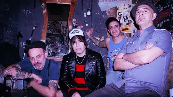 Punk rock en vacaciones: THE GARKAS y Los Fin del Mundo tocarán en Mole Club