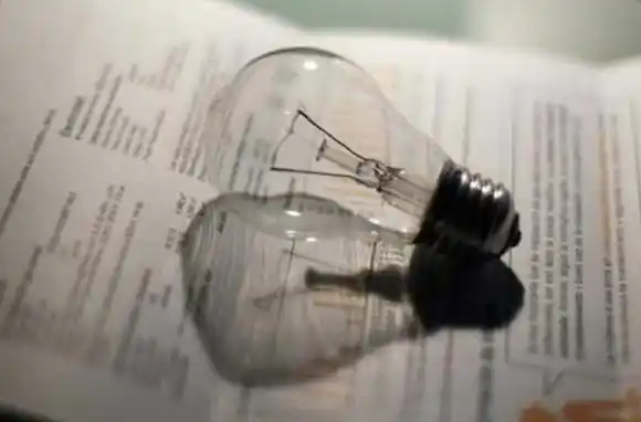 En diciembre volverán a aumentar el gas, la luz y el impuesto al combustible