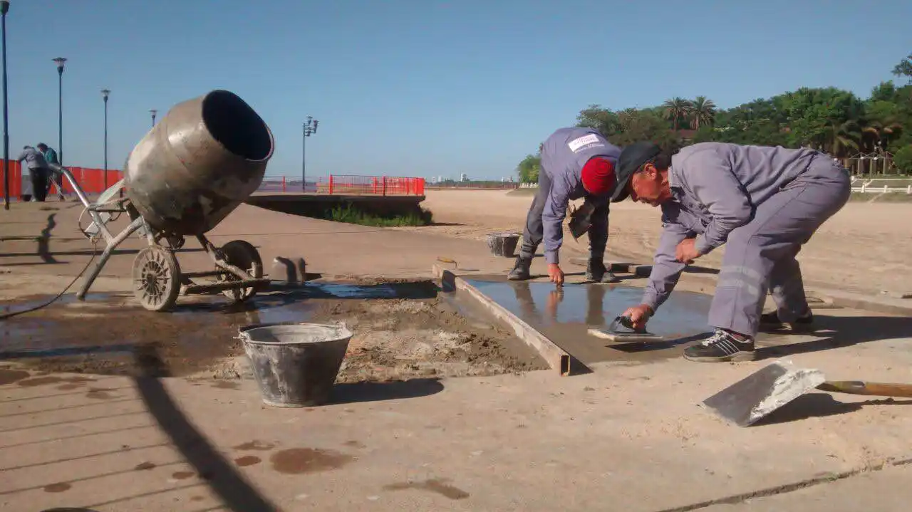 El Municipio pone en condiciones la Costanera Oeste para el verano