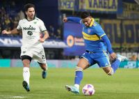 Boca lo resolvió con dos golpes de eficacia frente a Sarmiento
