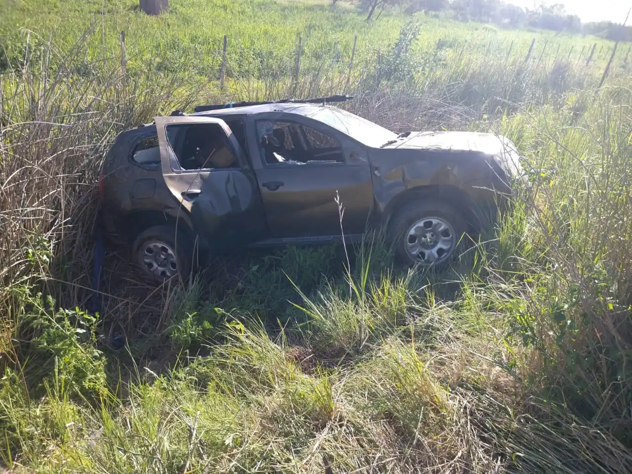 Una pareja se accidentó en el camino de ripio a Ibicuy