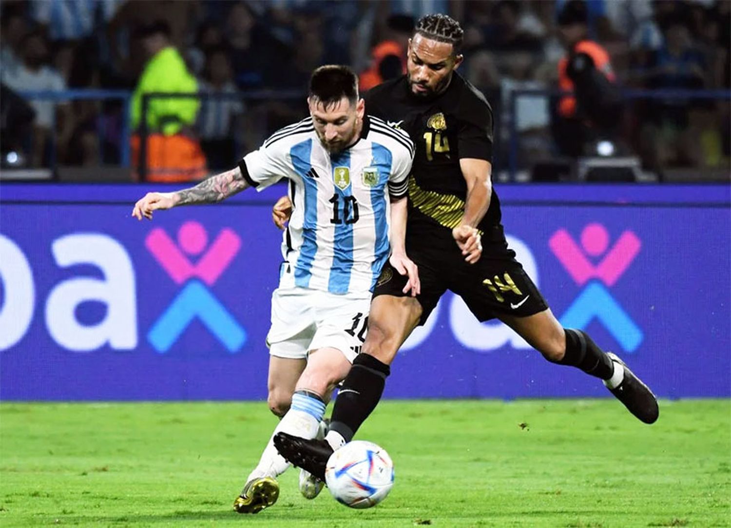 Con tres de Messi, la Selección goleó a Curazao en Santiago