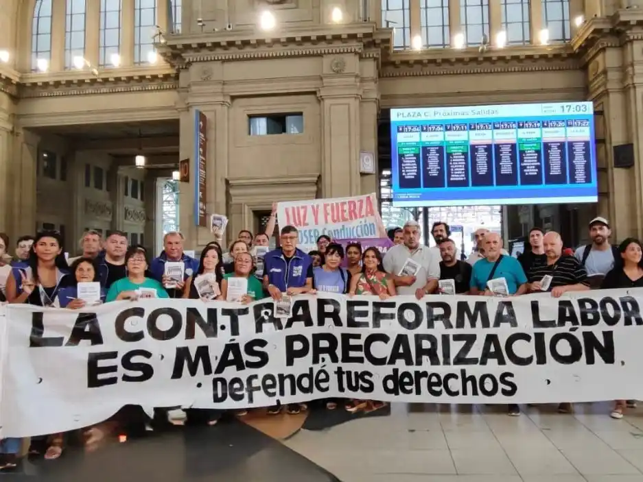 Convocan paro general en Argentina contra reforma laboral de Milei que eleva la jornada de trabajo a 12 horas