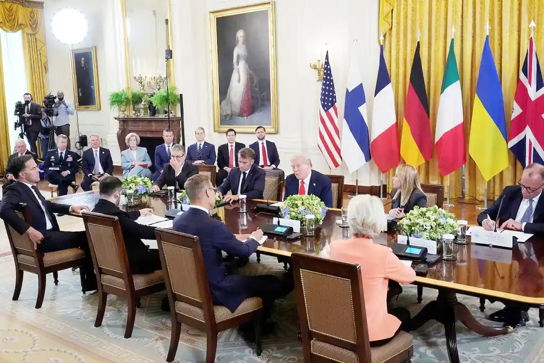En medio de la reunión con Zelenski, Trump habló con Putin