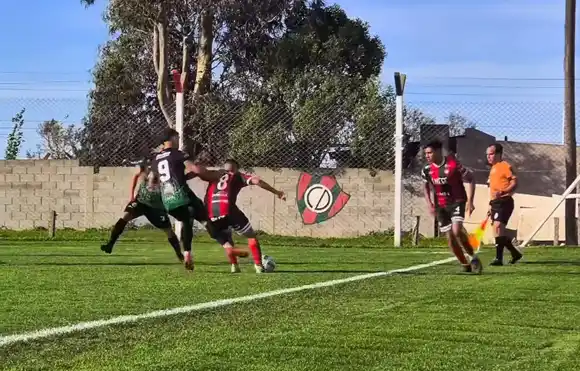 Círculo chocó con el arquero Velazquez y perdió sobre el final ante Germinal