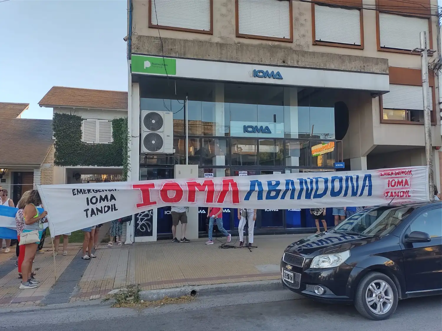 Autoconvocados del IOMA expresarán su descontento durante el acto de Kicillof.