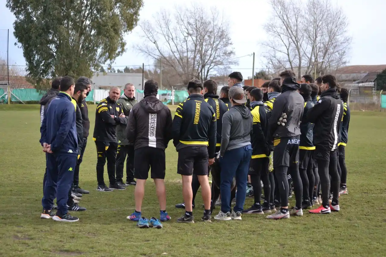 FOTO CLUB SANTAMARINA Sotelo, en su primer entrenamiento como técnico estable.