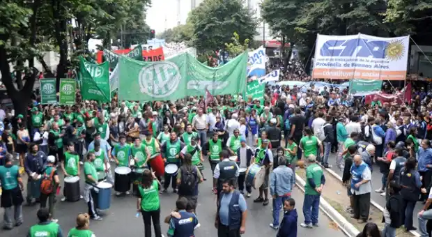 Paro y movilización de ATE para reclamar ley de paritarias municipales y aumento salarial