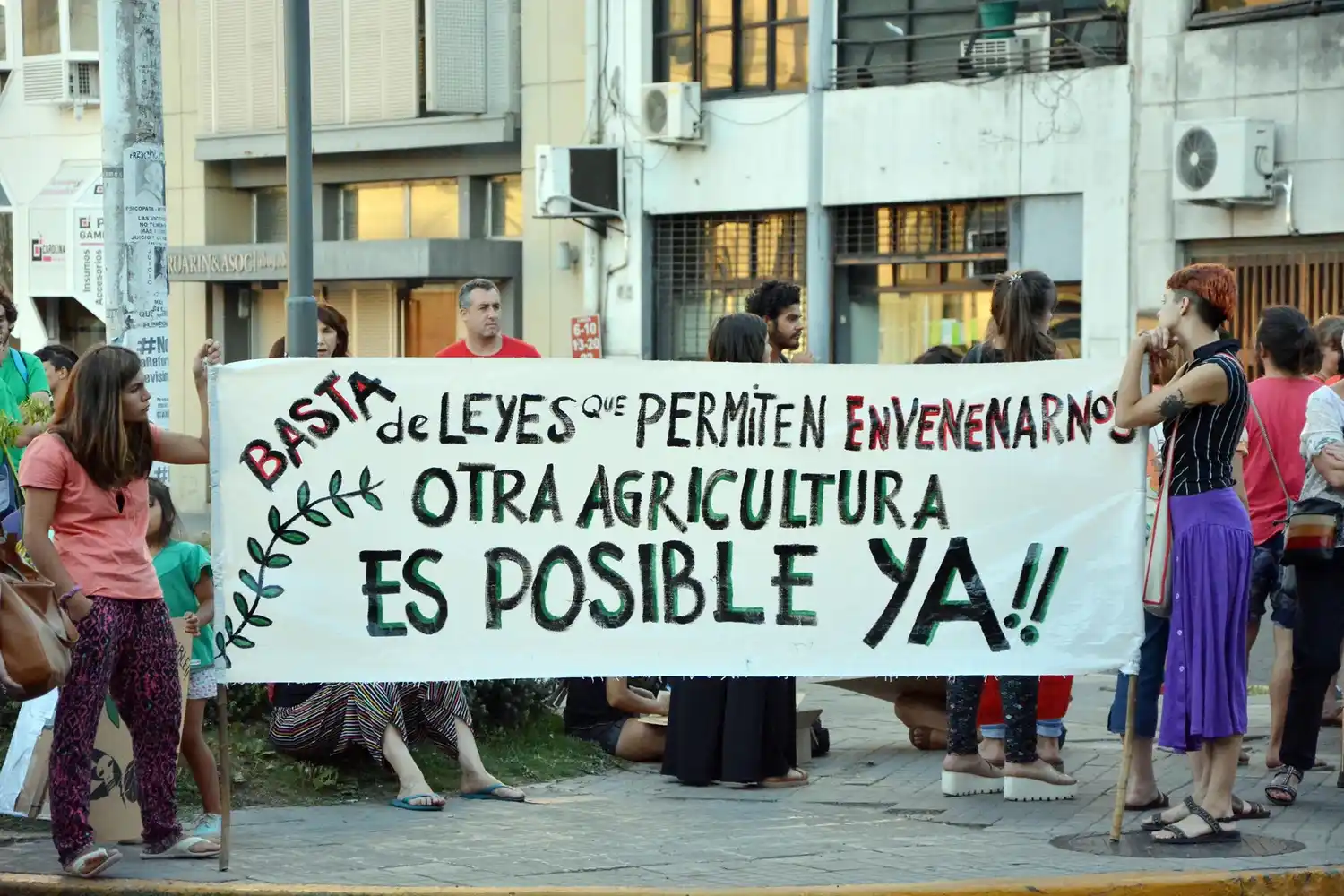Concentración frente a la Casa Gris para repudiar proyecto sobre agroquímicos 