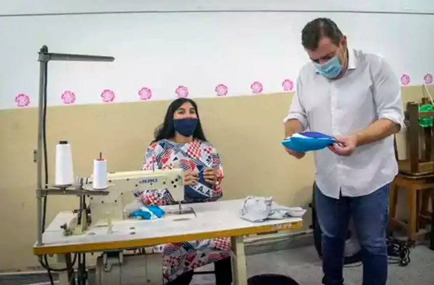 Docentes y estudiantes confeccionaron juguetes para jardines de infantes municipales