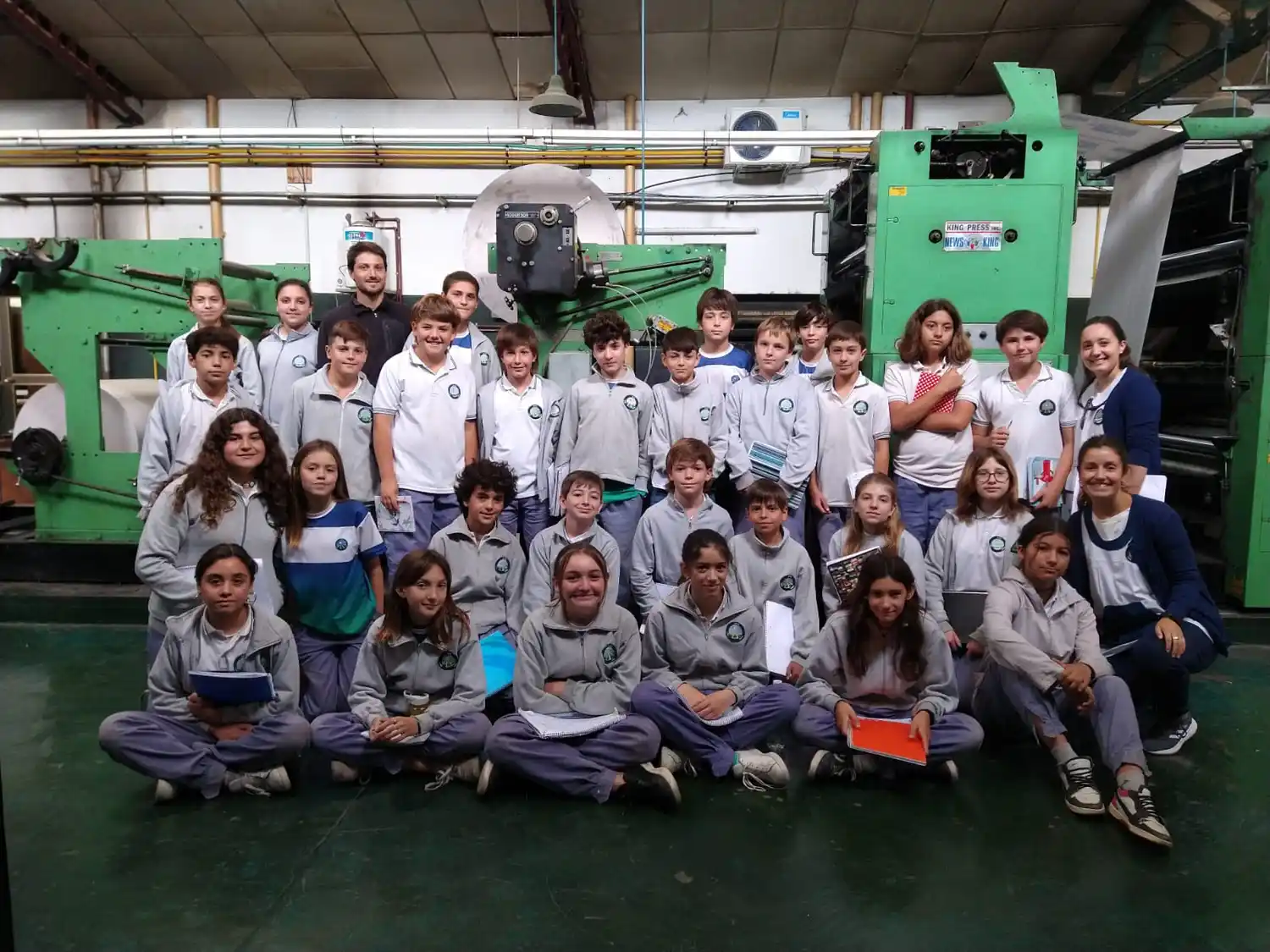 Alumnos de 6° del Colegio Manuel Belgrano recorrieron el diario