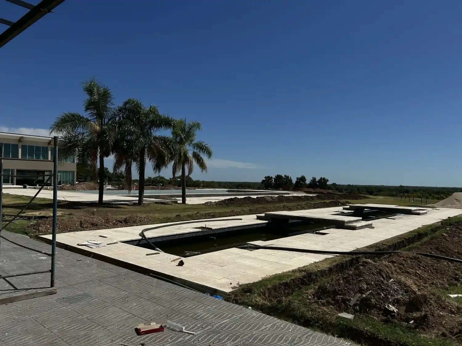 El hotel todavía tiene algunos sectores en obra, aunque ya está en condiciones de recibir huéspedes.