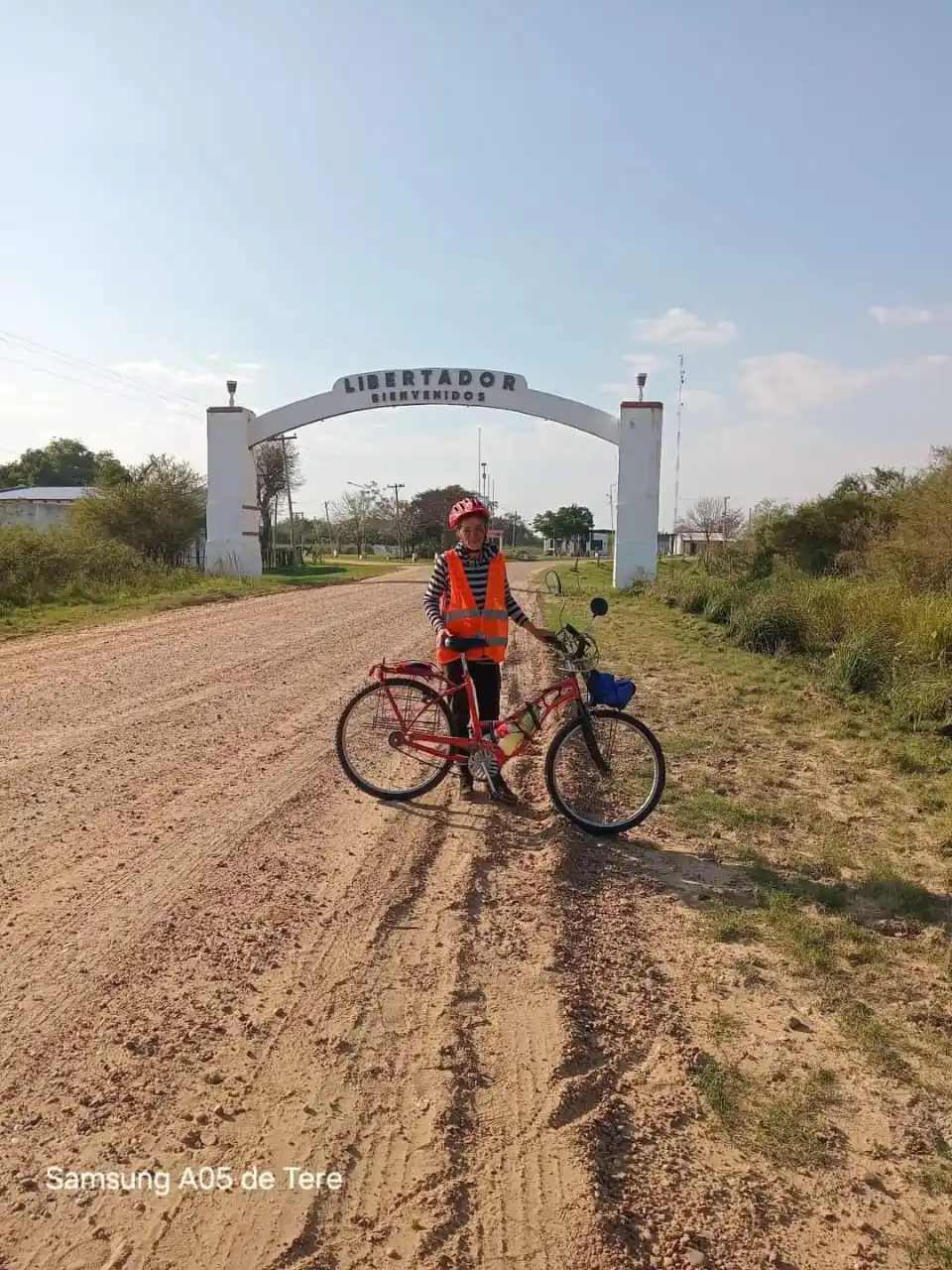 Teresita Cardoso viaja en bicicleta hacia Salta para participar en la “Fiesta del Milagro”