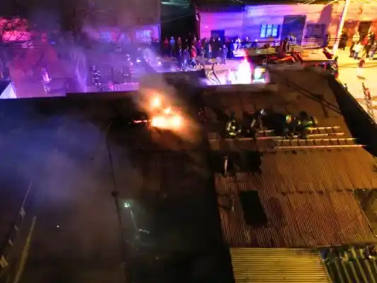 Detienen en Chile a un venezolano: incendió la casa de su expareja y perjudicó a tres familias