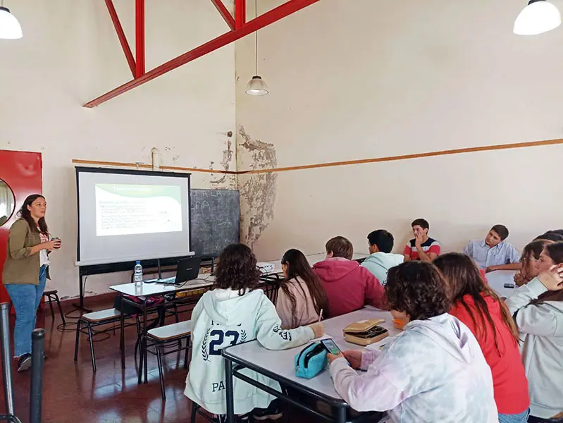 Dictan curso de manipulación de alimentos para alumnos