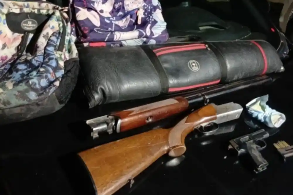 Un joven y un menor cometieron una entradera en zona noroeste y fueron detenidos con armas