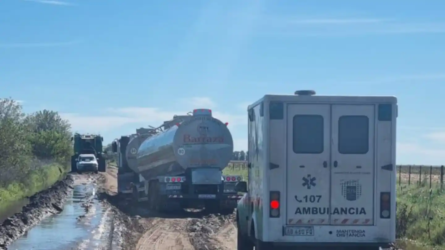 La combinación de inundaciones y caminos deteriorados afecta la producción agrícola y complica la vida de las comunidades rurales. (Foto: Casares Online)