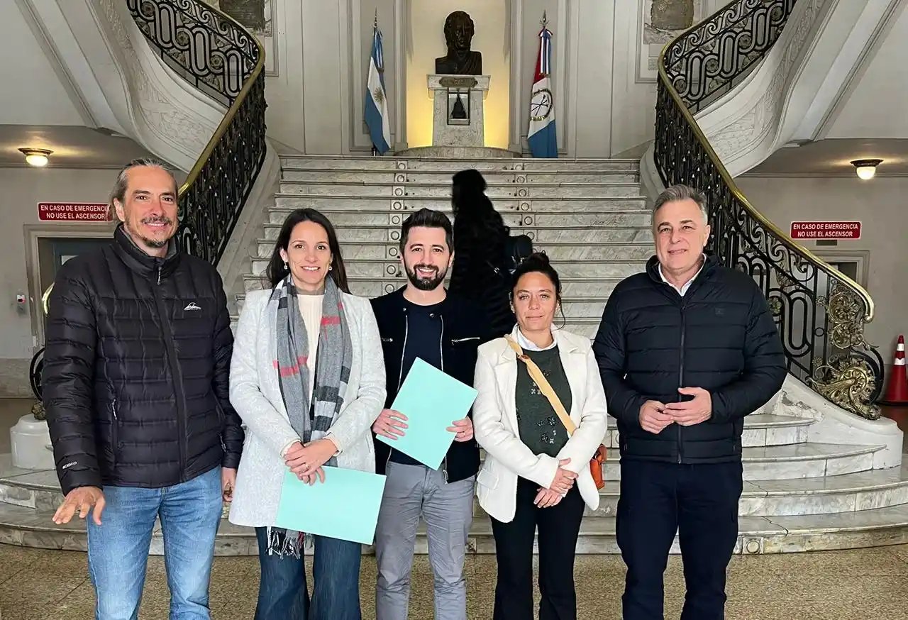 Los concejales del PJ gestionaron en Santa Fe por la construcción de la escuela del barrio Mora - 2