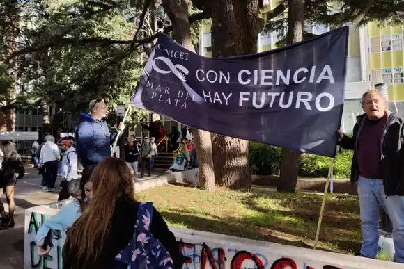 Con radio abierta en el Complejo comienzan las 48 horas de lucha de la Universidad