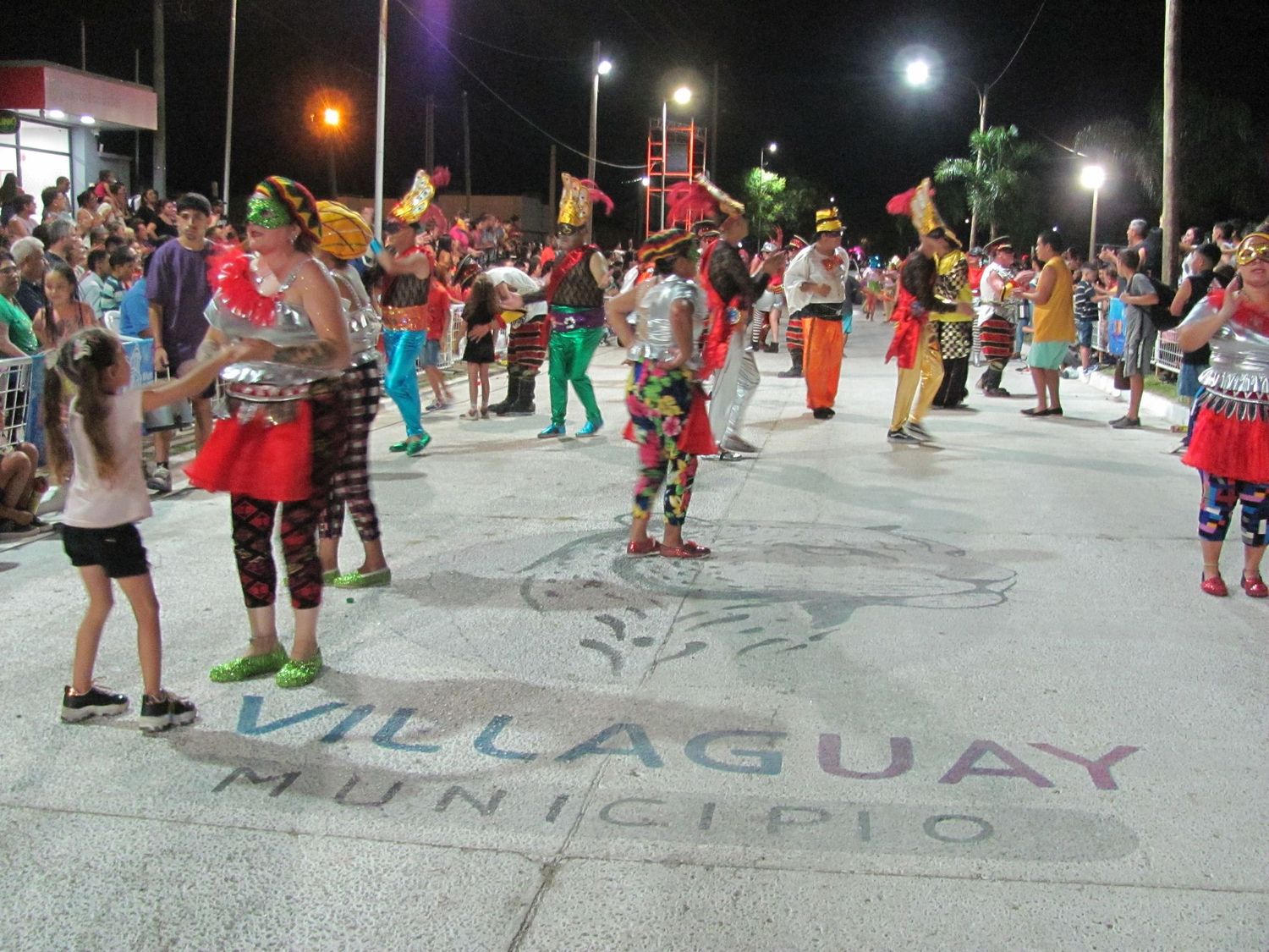 Mascarada Embrujo celebra 20 años de alegría en el Carnaval de Encuentros 2025