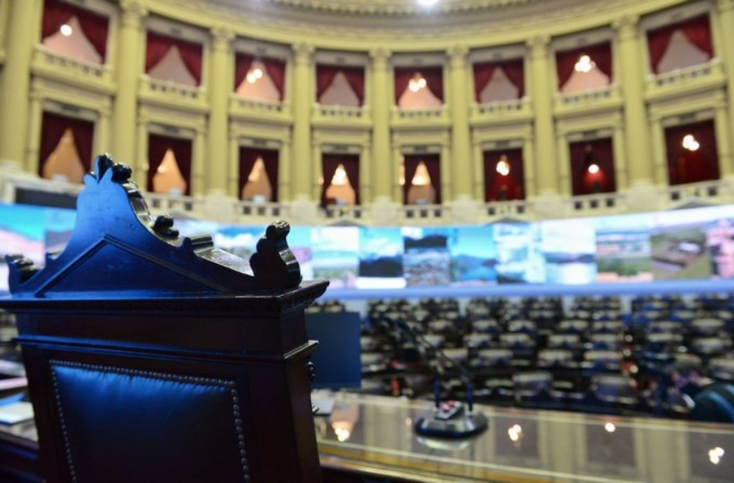 Tras la falta de acuerdo con Juntos por el Cambio, se inició la sesión mixta en Diputados