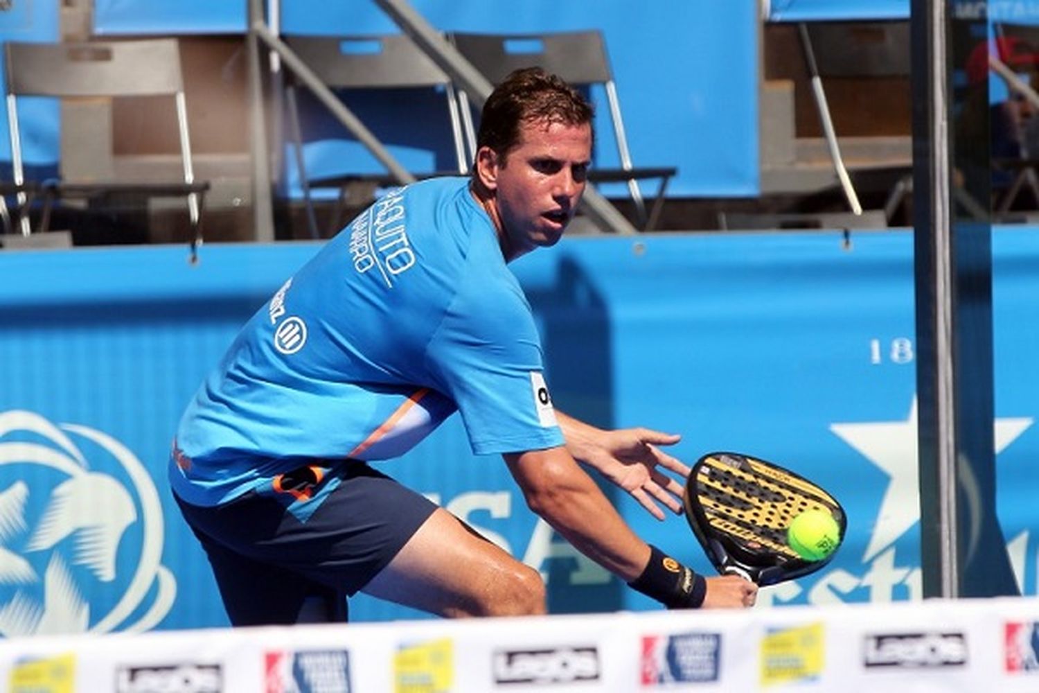 Impactante accidente: un jugador rompió el cristal de la cancha de padel